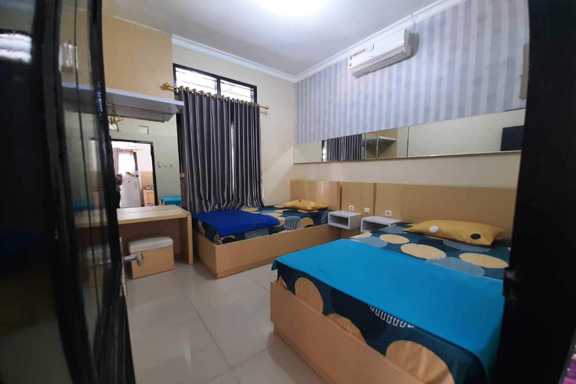 Capital O 94246 Rose 50 Homestay Purwokerto Exterior photo