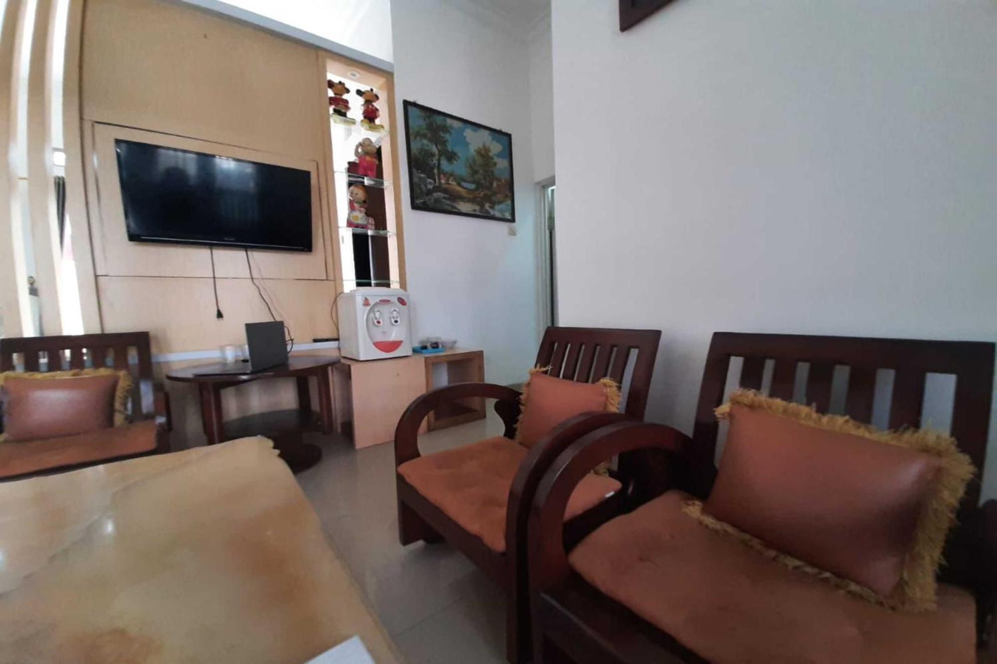 Capital O 94246 Rose 50 Homestay Purwokerto Exterior photo